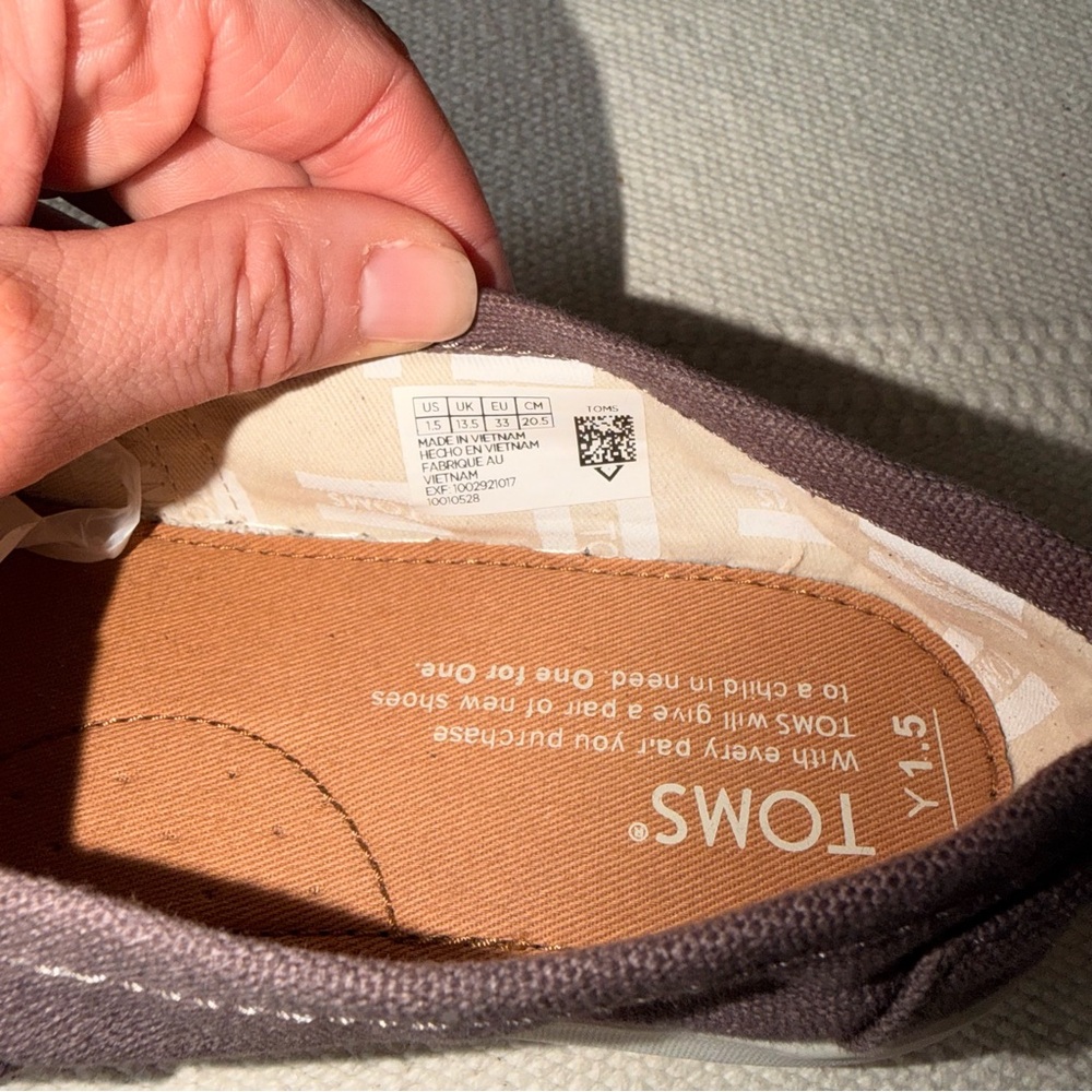Toms Kids Slip On Canvas Shoes Taupe Gray Classic Casual Size 1.5 - Picture 5 of 9